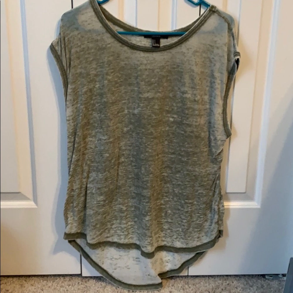 Short sleeve tee